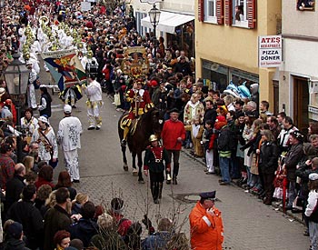 Büttel& Herold mit Zunftwappen
