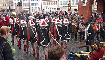 Einmarsch auf dem Marktplatz