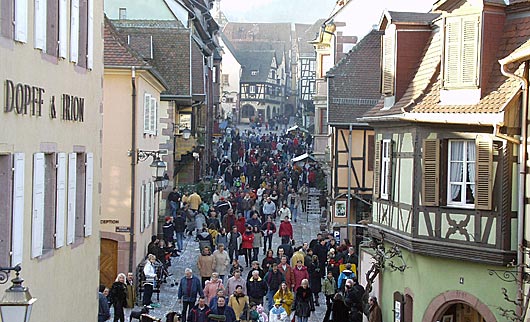 Närrische Gäste in Riquewihr