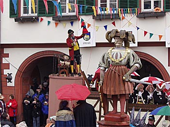 Abschluss auf dem Marktplatz